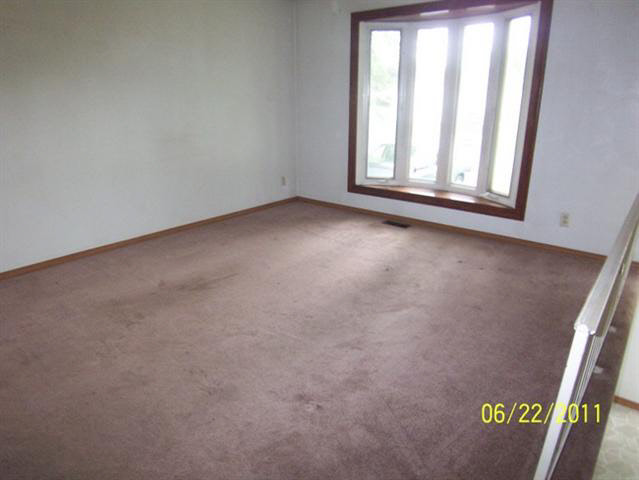30876 Oakcrest Dr, Granger, IN 46530 photo 2