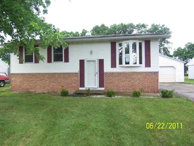 30876 Oakcrest Dr, Granger, IN 46530 photo 1