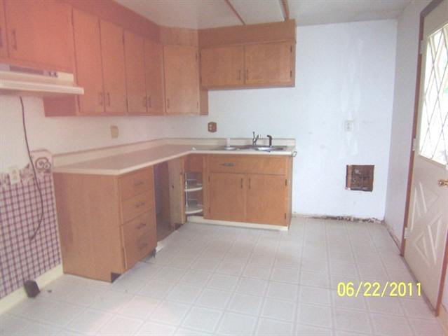30876 Oakcrest Dr, Granger, IN 46530 photo 3