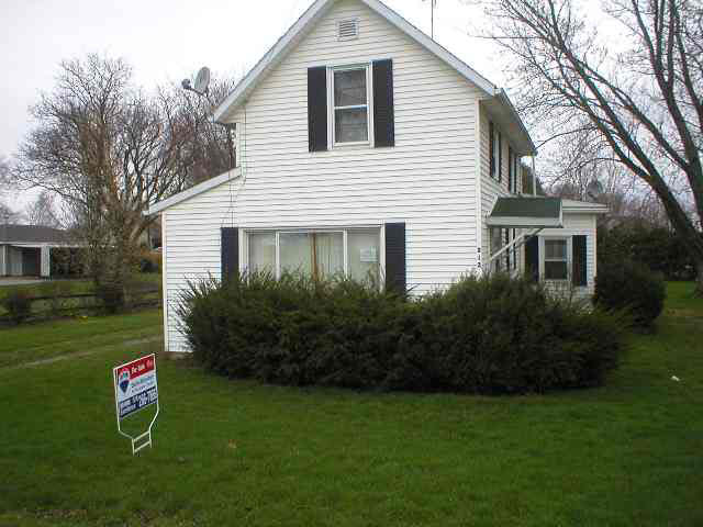 812 E Waterford, Wakarusa, IN 46573 photo 1