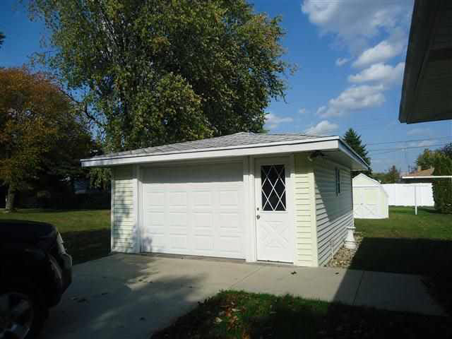 2642 Monger Ave, Elkhart, IN 46516 photo 13