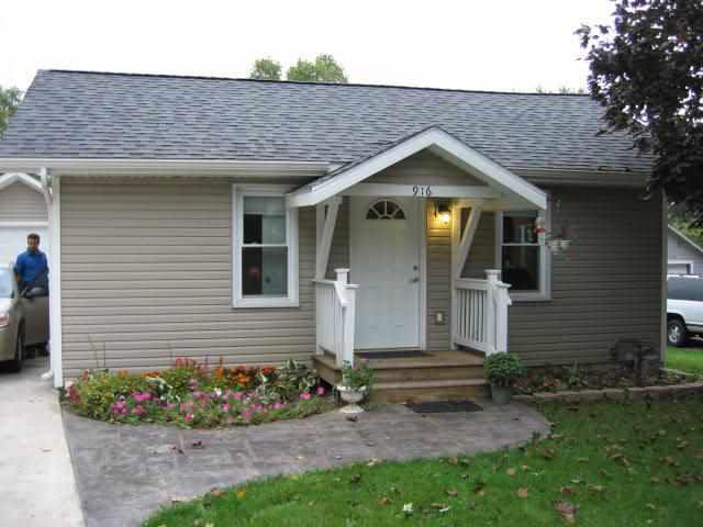 916 N 5th St, Goshen, IN 46528 photo 2
