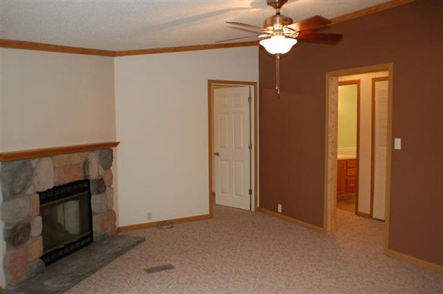 515 N Morgan St, Mentone, IN 46539 photo 4