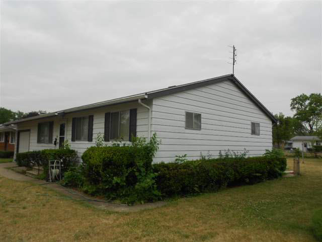 725 Hiawatha Dr, Elkhart, IN 46517 photo 2