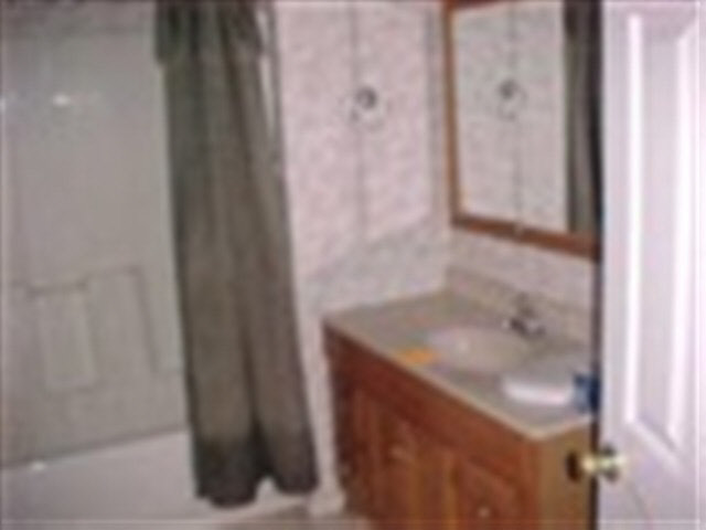 602 E Walnut St, Nappanee, IN 46550 photo 2