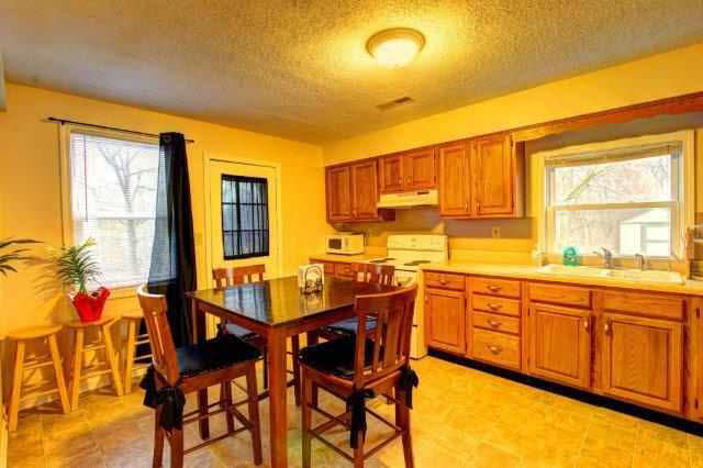826 W Franklin St, Elkhart, IN 46516 photo 7