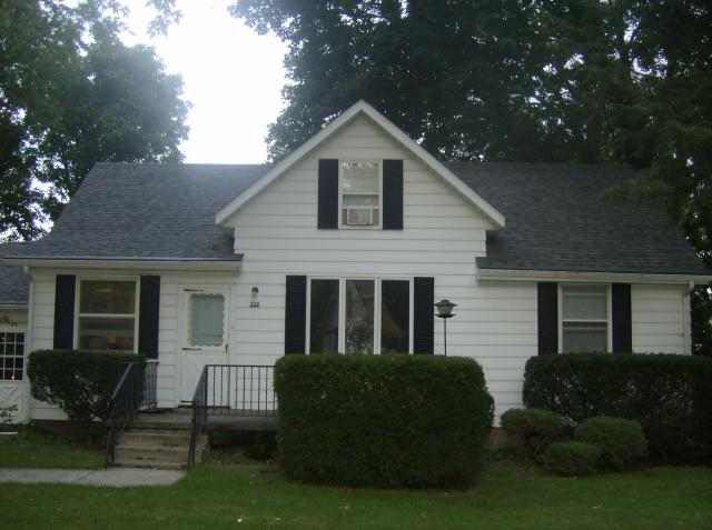 308 E Wabash Ave, Wakarusa, IN 46573 photo 1