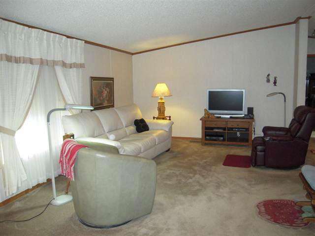 530 Kollar St, Elkhart, IN 46514 photo 2