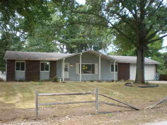 56699 Pinecrest Dr, Elkhart, IN 46516 photo 1