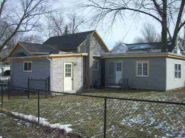 253 E Centennial St, Nappanee, IN 46550 photo 2