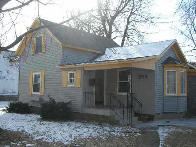 253 E Centennial St, Nappanee, IN 46550 photo 1