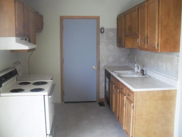 1861 Almond Dr, Elkhart, IN 46514 photo 3