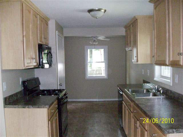 1003 E Centennial St, Nappanee, IN 46550 photo 2