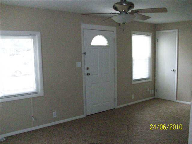 1003 E Centennial St, Nappanee, IN 46550 photo 4