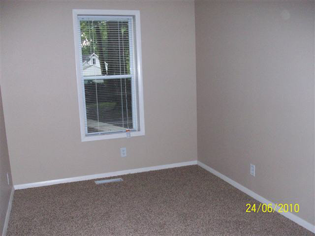 1003 E Centennial St, Nappanee, IN 46550 photo 8