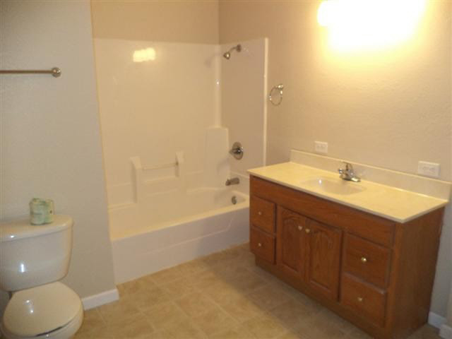 406 Middlebury St, Goshen, IN 46528 photo 9