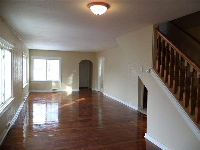 406 Middlebury St, Goshen, IN 46528 photo 2