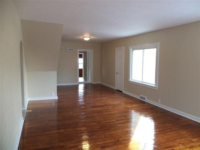 406 Middlebury St, Goshen, IN 46528 photo 4