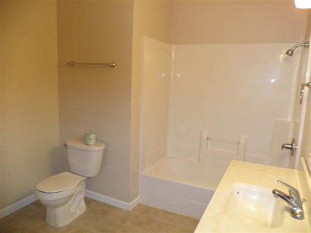 406 Middlebury St, Goshen, IN 46528 photo 8