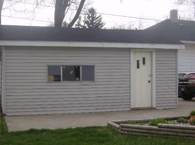 1103 E Walnut St, Nappanee, IN 46550 photo 3