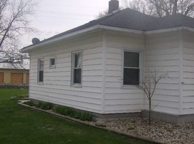 1103 E Walnut St, Nappanee, IN 46550 photo 4