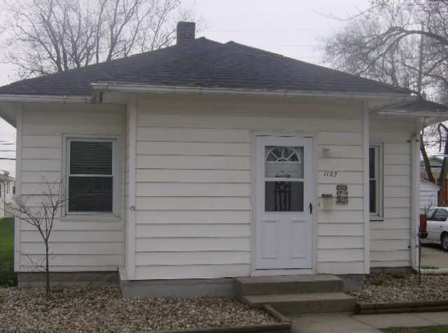 1103 E Walnut St, Nappanee, IN 46550 photo 1
