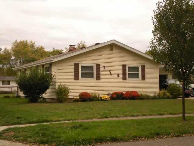 708 Hiawatha Dr, Elkhart, IN 46517 photo 2