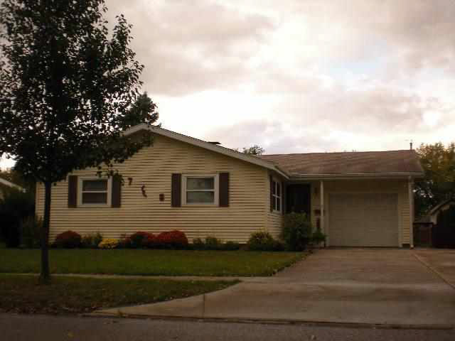 708 Hiawatha Dr, Elkhart, IN 46517 photo 1