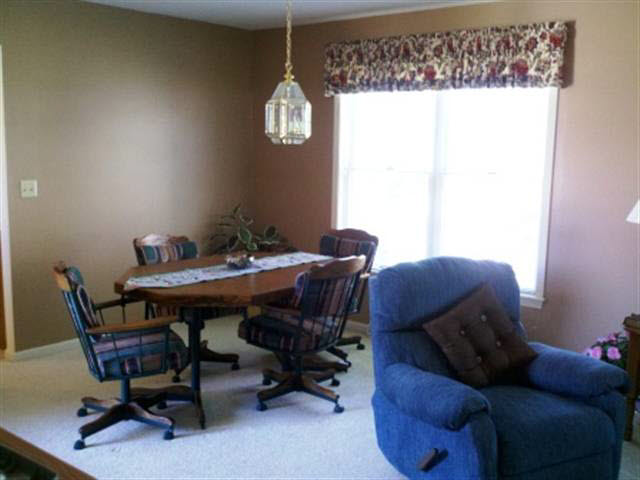 1662 Edgebrooke Ct, Goshen, IN 46528 photo 4