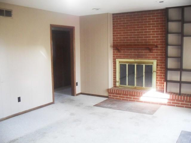 22804 Londonderry Ct, Elkhart, IN 46514 photo 2