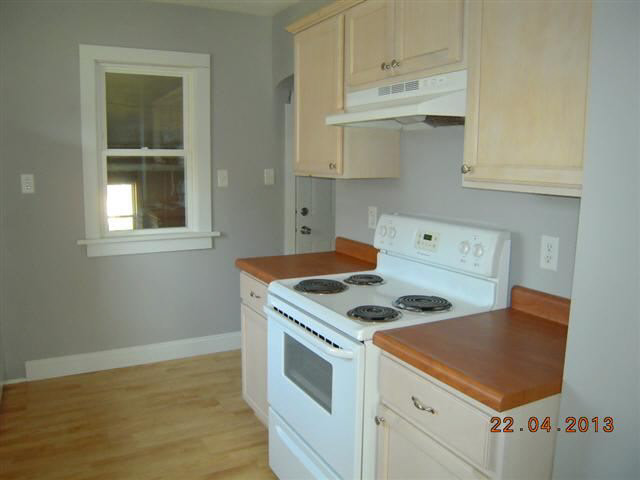 352 N Locke St, Nappanee, IN 46550 photo 3