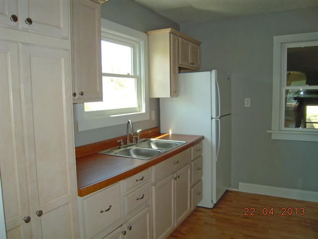352 N Locke St, Nappanee, IN 46550 photo 4