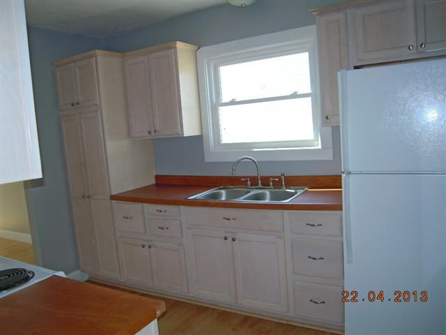 352 N Locke St, Nappanee, IN 46550 photo 2