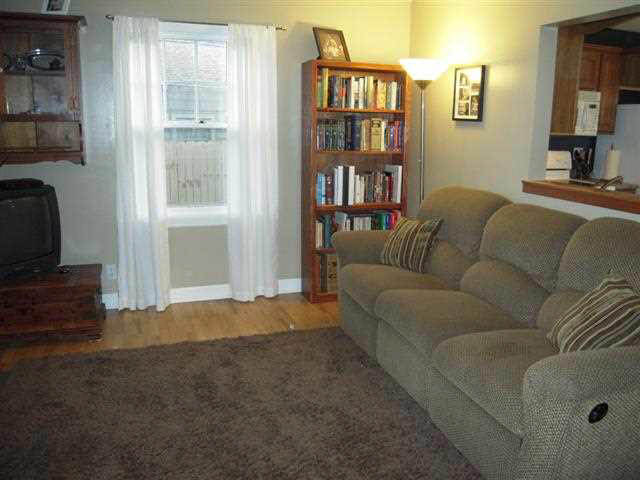 1438 Bower St, Elkhart, IN 46514 photo 2