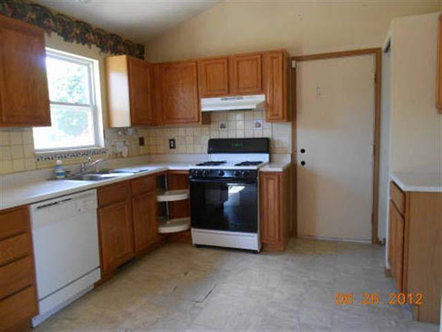 29832 Southport Dr, Elkhart, IN 46514 photo 4