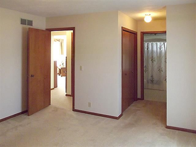 406 Crystal Valley Dr #13, Middlebury, IN 46540 photo 10