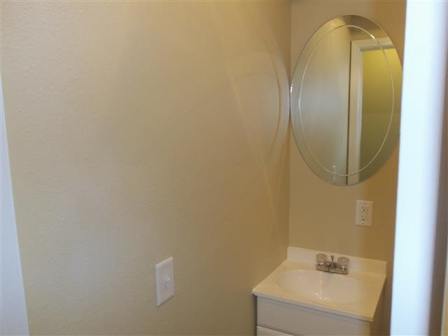 801 E Walnut, Nappanee, IN 46550 photo 10
