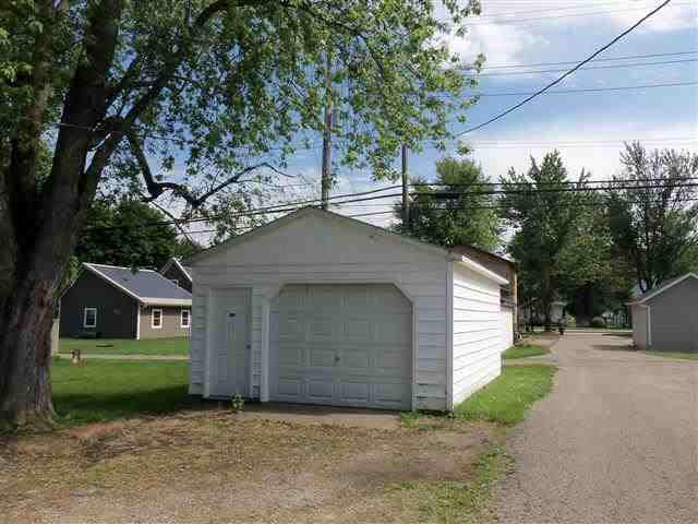 801 E Walnut, Nappanee, IN 46550 photo 4