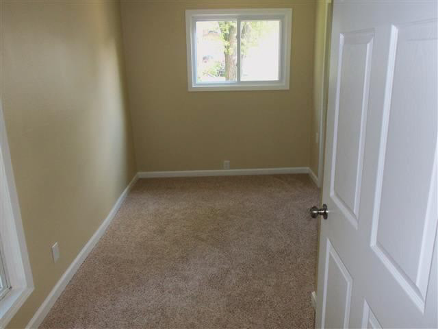 801 E Walnut, Nappanee, IN 46550 photo 11