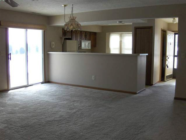 524 Maple Ln, Nappanee, IN 46550 photo 2