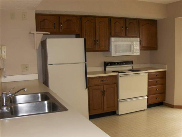 524 Maple Ln, Nappanee, IN 46550 photo 3