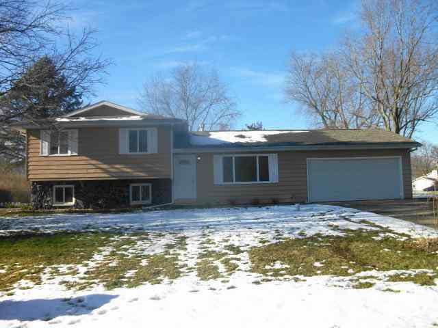 59713 Ridgewood Dr, Goshen, IN 46528 photo 1