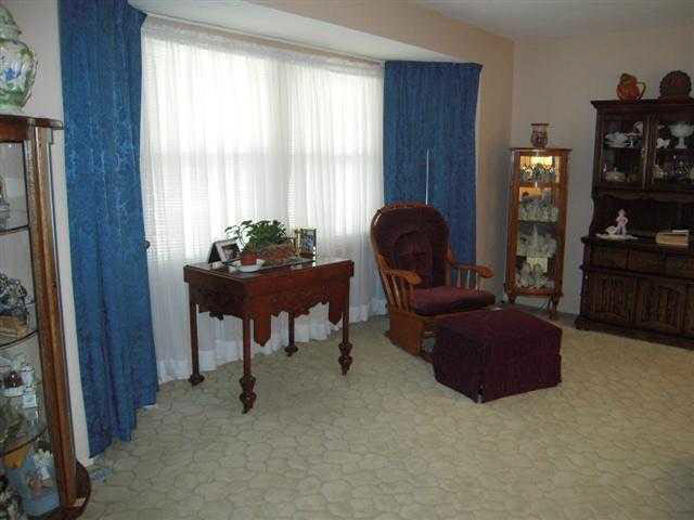 56765 Pinecrest Dr, Elkhart, IN 46516 photo 2