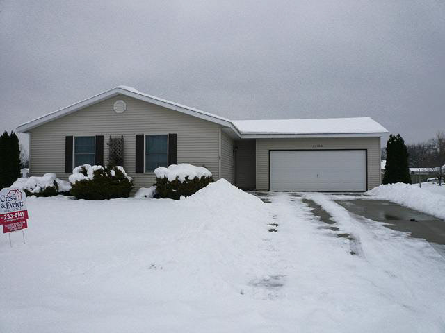 26120 Heatherfield Dr, Elkhart, IN 46514 photo 1