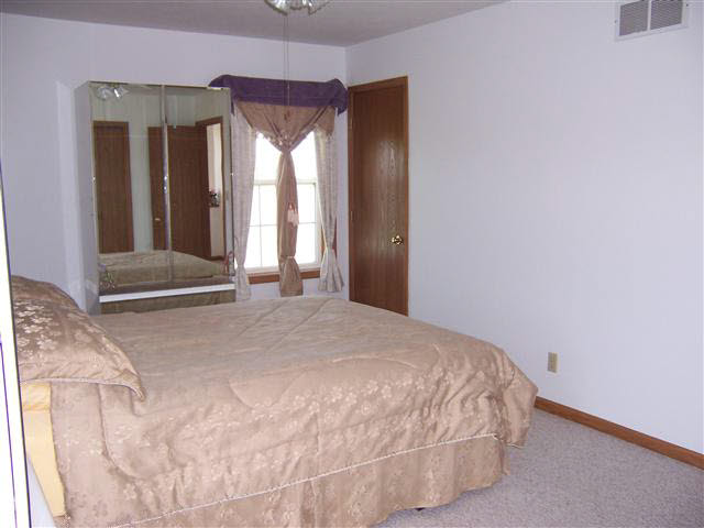 65821 Woodbury Dr, Goshen, IN 46526 photo 8