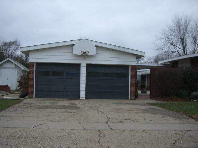 655 E John St, Nappanee, IN 46550 photo 3