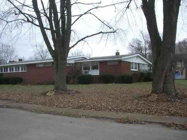 655 E John St, Nappanee, IN 46550 photo 4