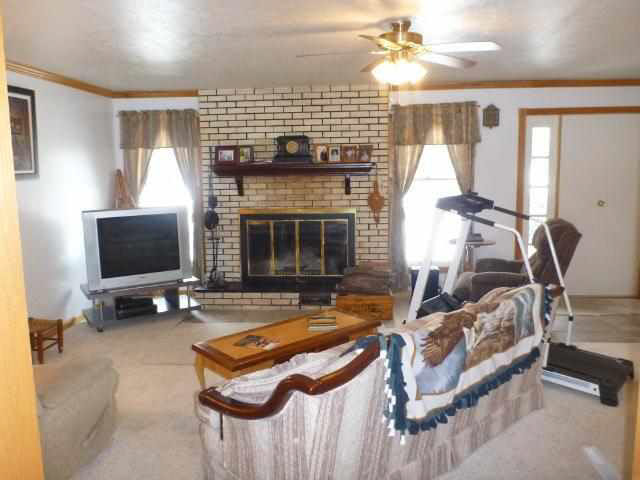 405 Twin Oaks Dr, Middlebury, IN 46540 photo 2