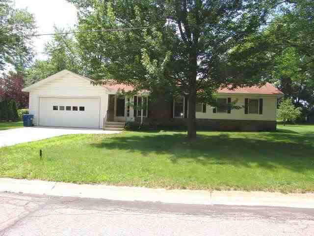 405 Twin Oaks Dr, Middlebury, IN 46540 photo 1