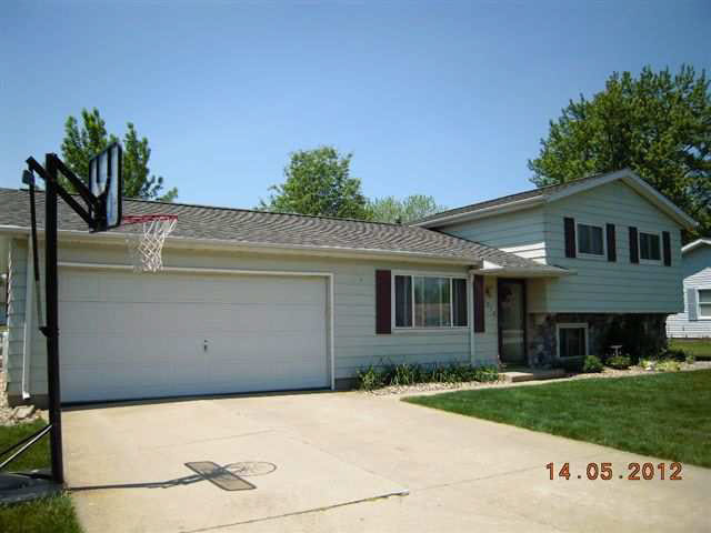 1310 Northwood Dr, Nappanee, IN 46550 photo 2